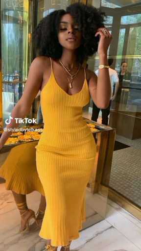 Yellow outfits ideas

Cc: Stylebytelkas 

Follow our