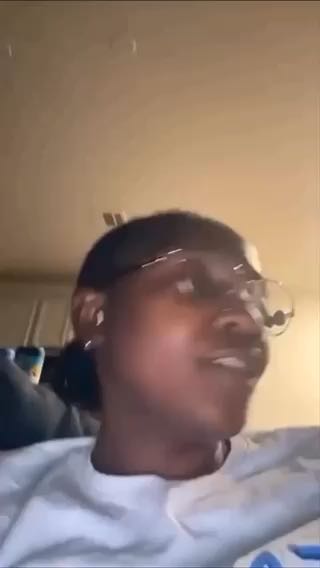 Adorable video of simi and her kid