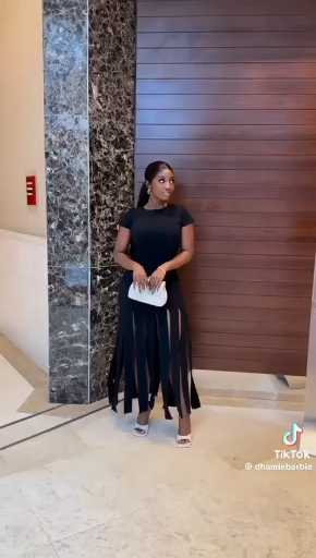 Black dress idea

cc: Dhamiebarbie

Follow our