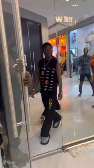  Beautiful moment as Bella Shmurda arrives to