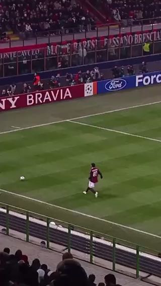  Ronaldinho, the great entertainer
cc: championsleague
#sports