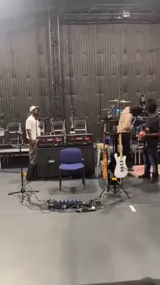  Burna Boy, his band and team members
