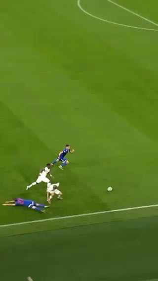 Quick thinking
cc: championsleague
#sports