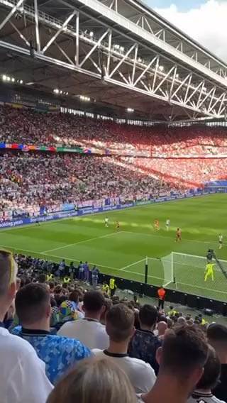  Saka's sensational strike from the stands! 
cc: