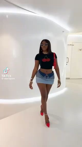Mini skirt outfit idea 

cc: mariipvzz 

follow