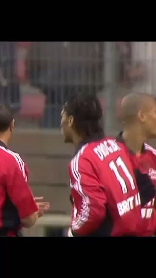 Drogba vs Ronaldinho
cc: ligue1mcdonalds
#sports