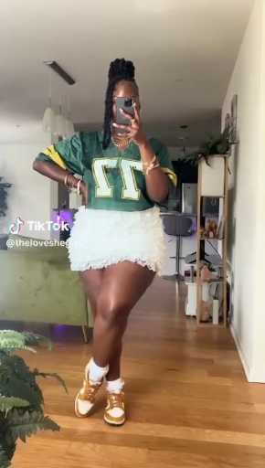  Jersey outfit idea

cc: Theloveshegives 

follow our