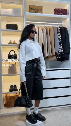 Black and white outfit idea 

cc: Julietjo