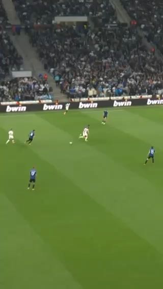  The art of tackling
cc: europaleague
#sports