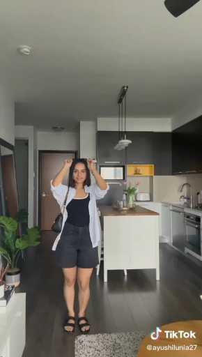 How to style a white shirt 

cc:Ayushilunia