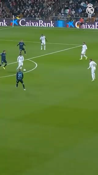  Long-range GOLAZOS! GOALS from out of the
