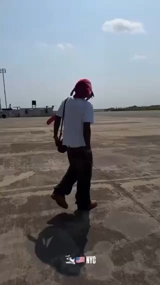  Rave Lorde on his way to New