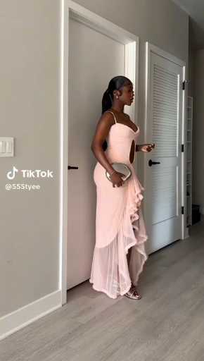 Which is your favorite outfit?

Cc: Pretty