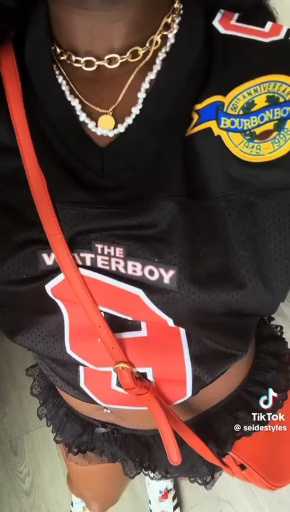 Jersey outfit idea 

Cc:Seidestyles

Follow our page