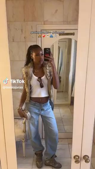 Casual outfit idea.

Cc: temiojaraa

Follow our