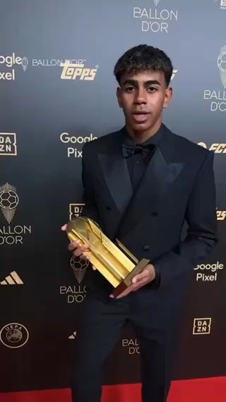  Lamine Yamal with his Kopa Trophy of