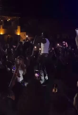 Fireboy DML performing 