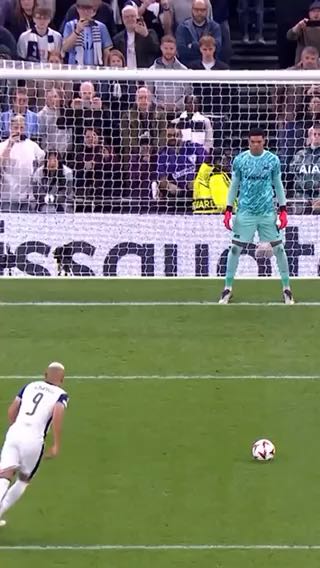  Richarlison from the spot
cc: europaleague
#sports