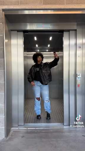 One outfit different looks

Cc:Realsileyis

Follow our