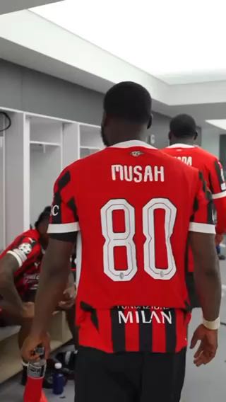  Amazing scenes from the dressing room
cc: