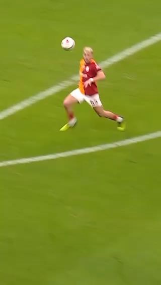  Hits it perfectly
cc: europaleague
#sports