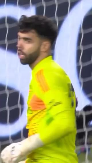  The modern 'keeper.
cc: arsenal
#sports