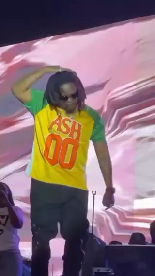  Olamide doing DJ Chicken's Moro dance on