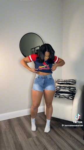 Bum short outfit idea

Cc:Hernamesmariah

Follow our