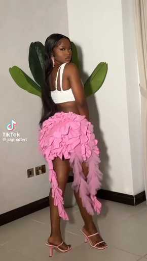  Raffle skirt outfit idea 

Cc:Signedbyt

Follow our