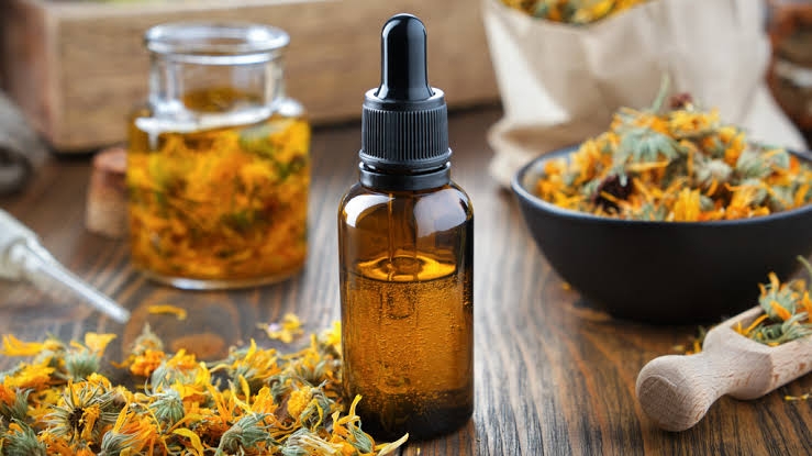 HOW TO MAKE HERBAL INFUSED OILS - DAY 9