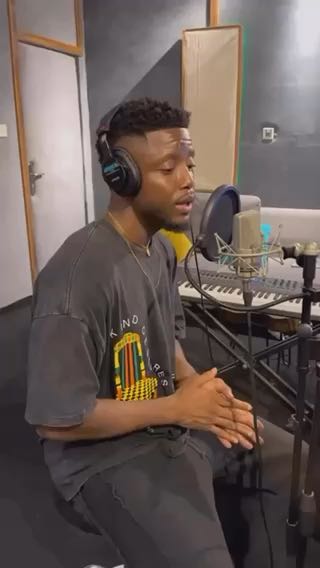  officialchike gives us the acoustic version of