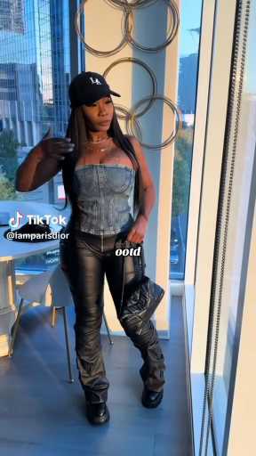 Leather pant outfit idea 

Cc: Iamparisdior 

Follow