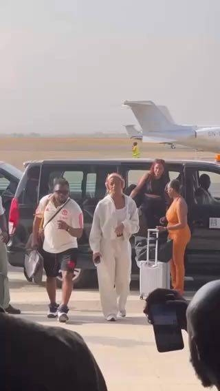  Ayra Starr arrives in Abuja ahead of