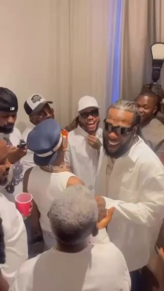  Wizkid & Burna Boy Elumelu's All White