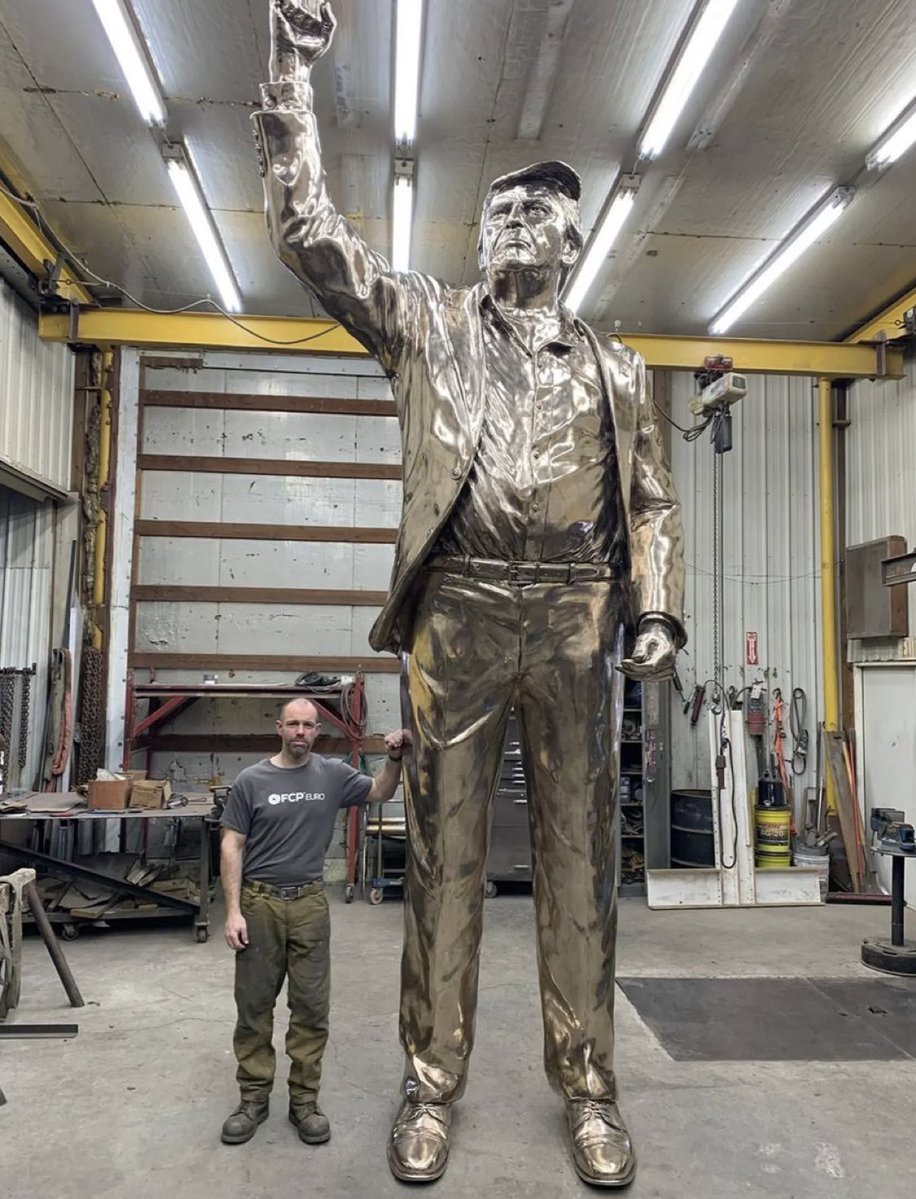 $1 million bronze statue of Trump named “Don Colossus”