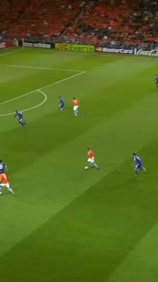  Arjen Robben from an impossible angle
cc: