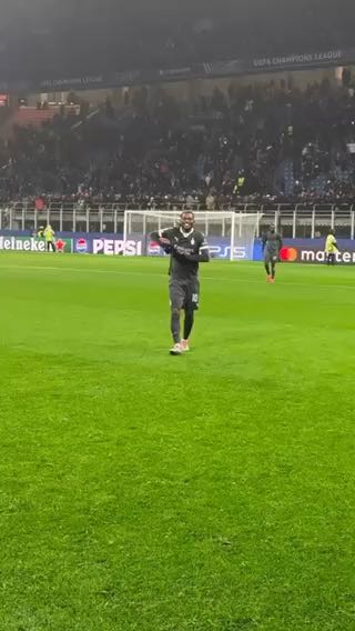  Catching his MVP award again
cc: acmilan