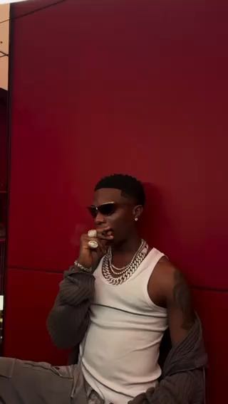  Wizkid via his Instagram story
cc: tooxclusive_com