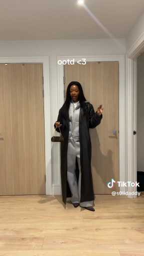  Winter outfit idea 

Cc:Solidaddy

Follow our page