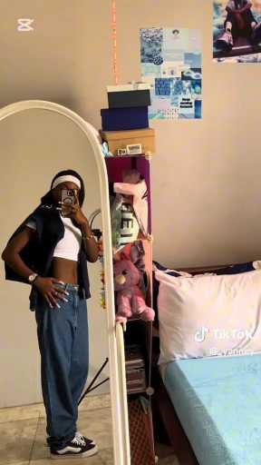 How to style a baggy denim pant