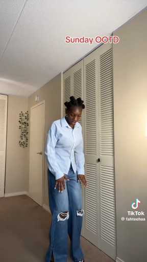 Sunday outfit idea 

Cc:Fahteehaa

Follow our page