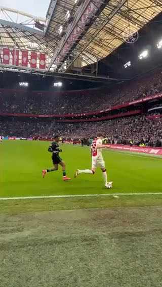  Wout Weghorst
cc: afcajax
#sports