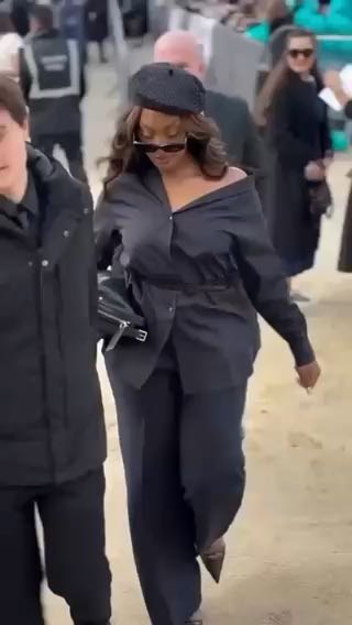 hot girl 
cc: tooxclusive_com
#music #entertainment