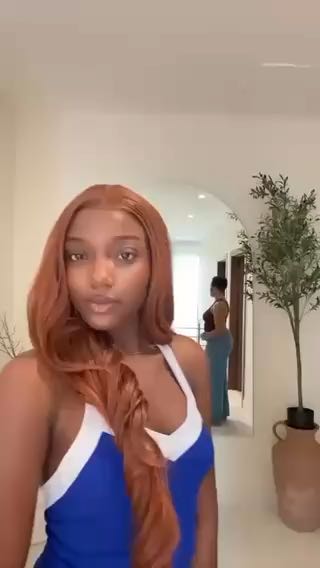  Ayra Starr's mom and sister vibing to