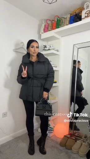 Buffer jacket outfit idea 

Cc: Olivia precious