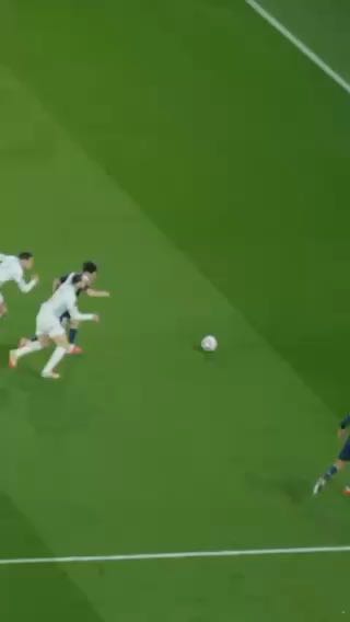  Vitinha shines, between the lines
cc: psg