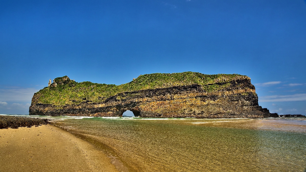 Hole in the Wall: A Natural Wonder of the Wild Coast
