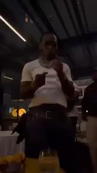  Burna Boy last night
cc: tooxclusive_com
#music