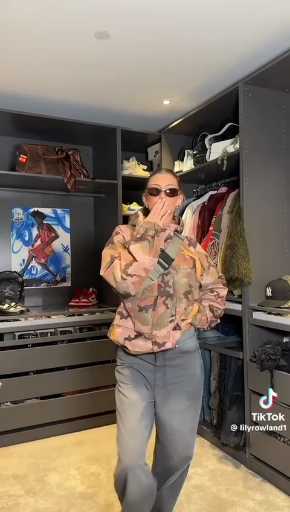 Carmo set outfit idea

Cc:Lillyrowland

Follow our