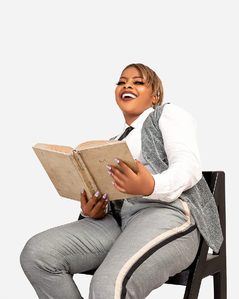 WRITER'S ROUND-TABLE 